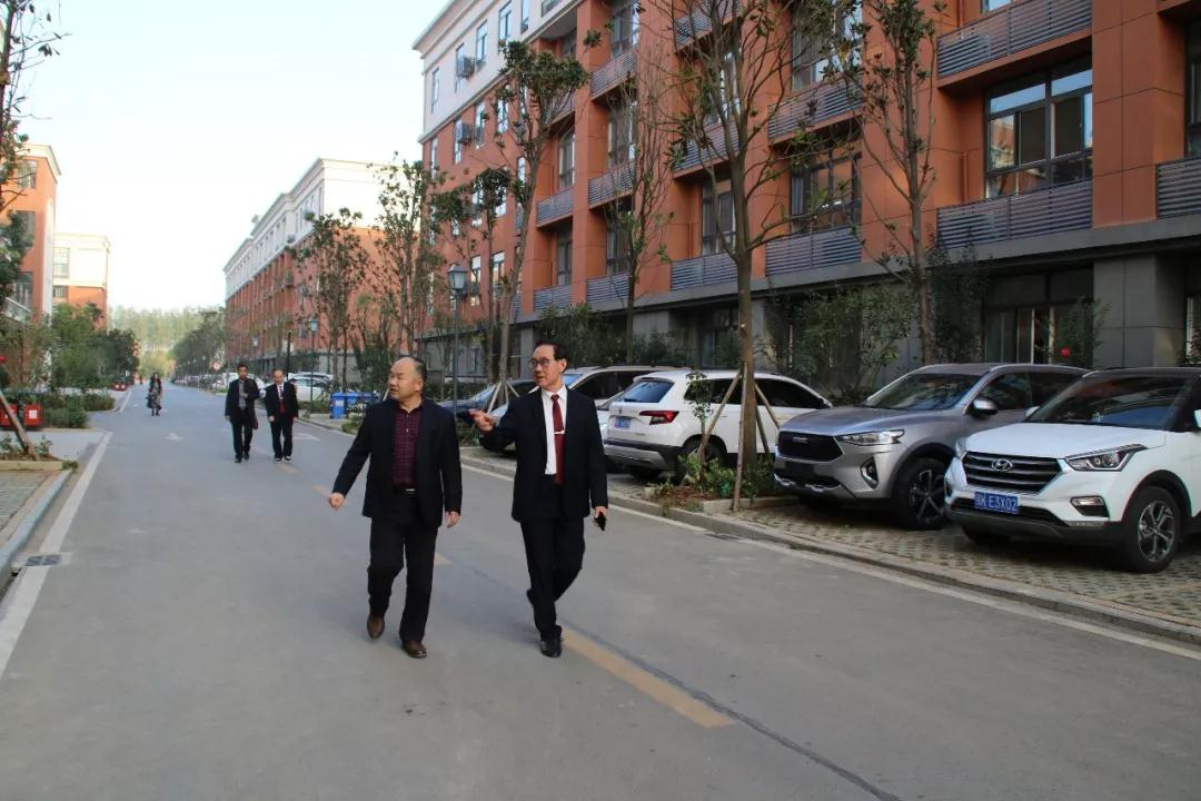 Fang Yaowu, Chairman of Xiaogan Private Education Association, visited our school for inspection and guidance