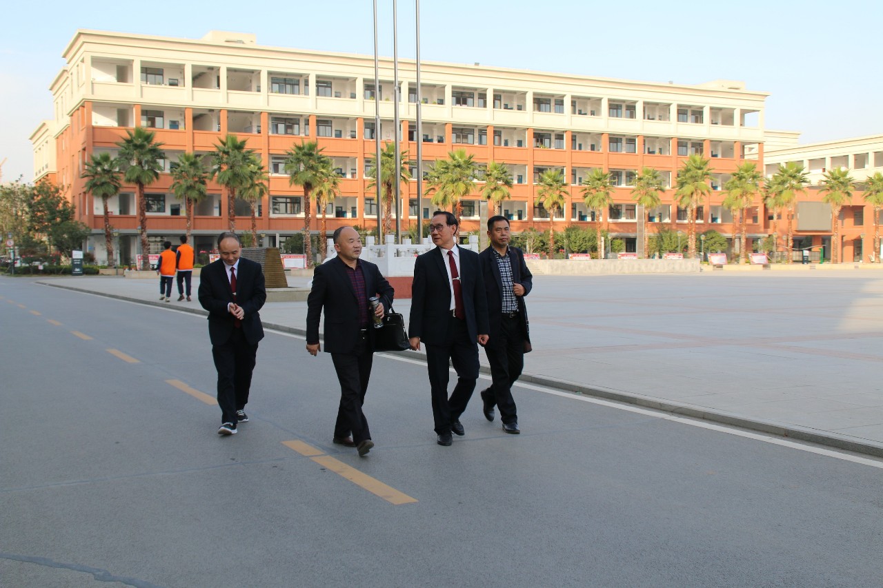 Fang Yaowu, Chairman of Xiaogan Private Education Association, visited our school for inspection and guidance